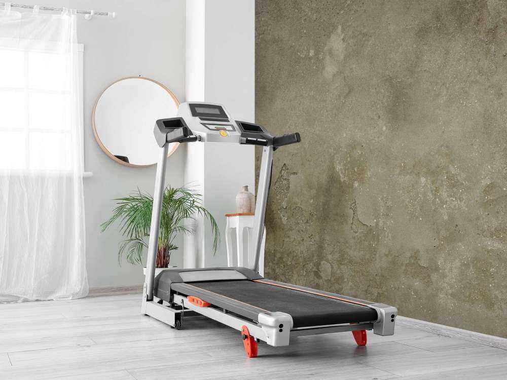 Stara ściana z zwietrzałym stiukiem