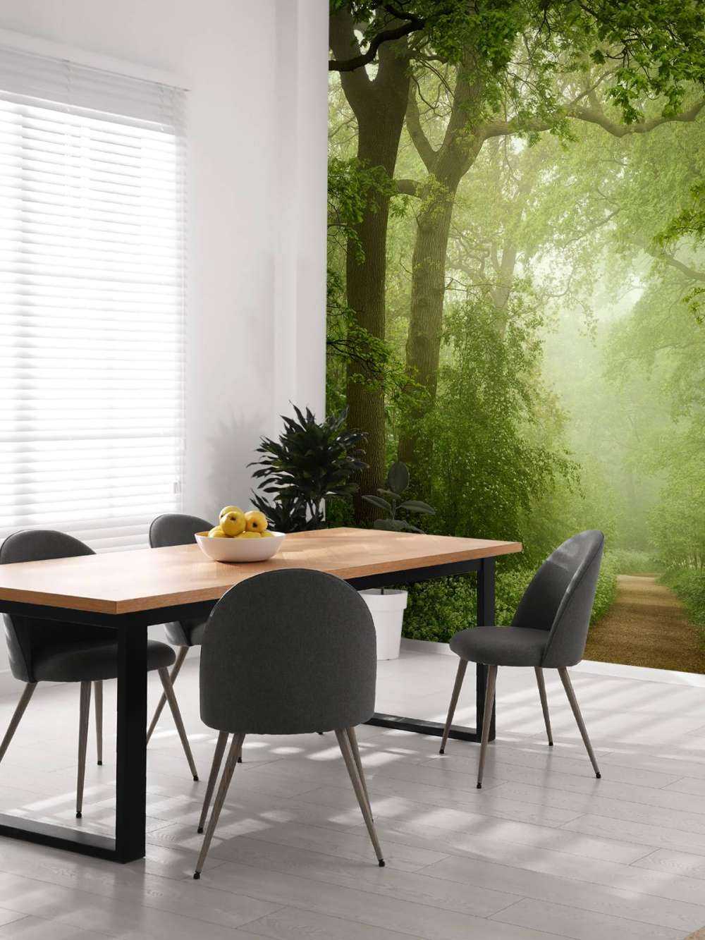 Leśna ścieżka we mgle