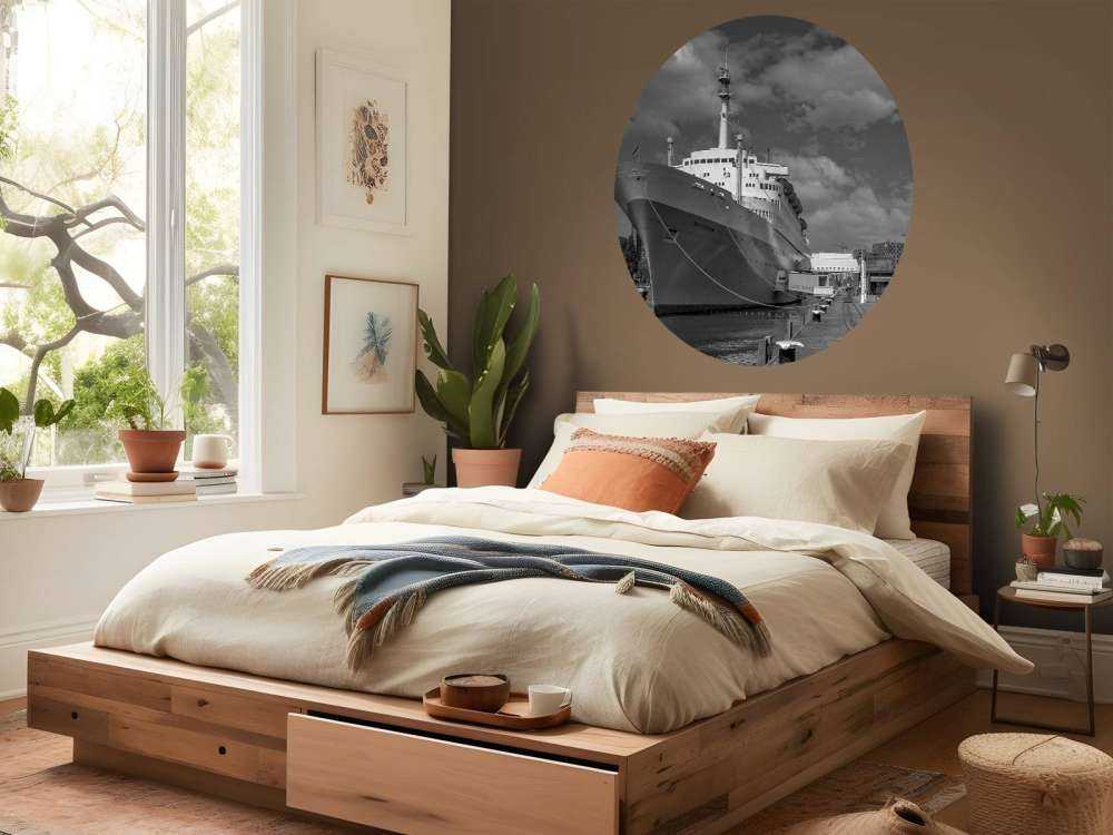 Dawny parowiec SS Rotterdam w czerni i bieli  