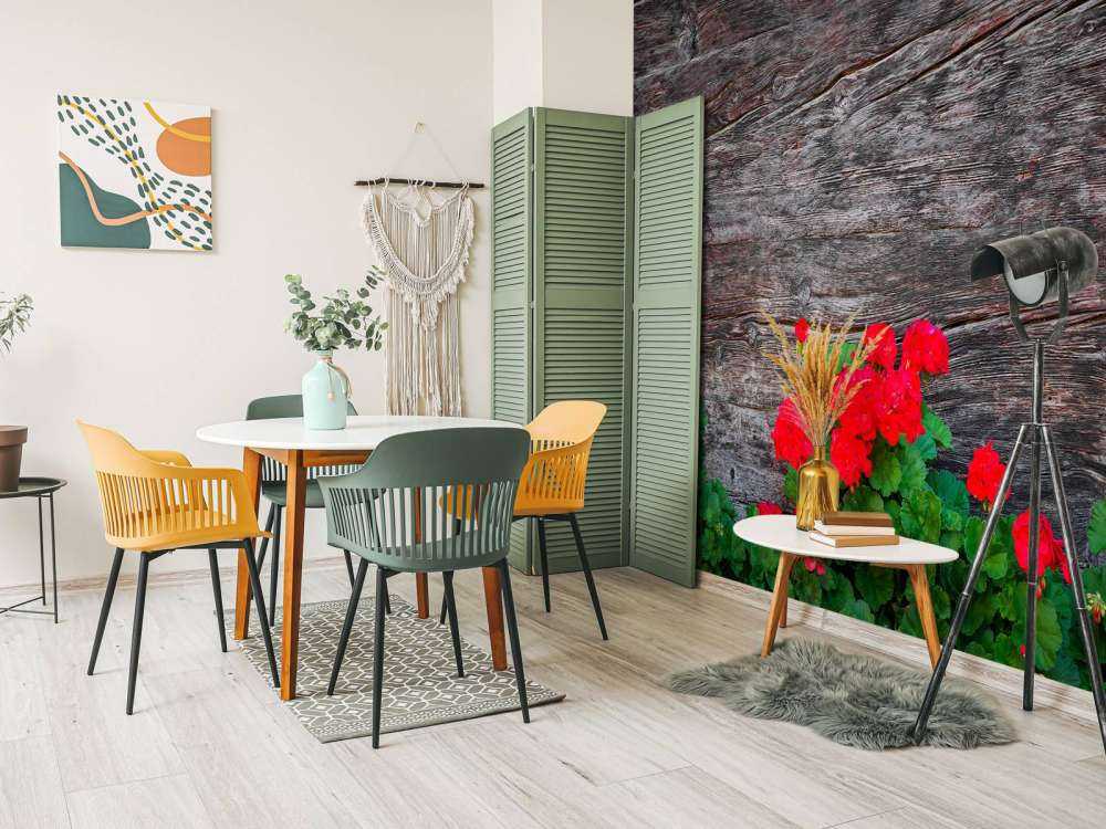 Drewno zwietrzałe z kwiatami