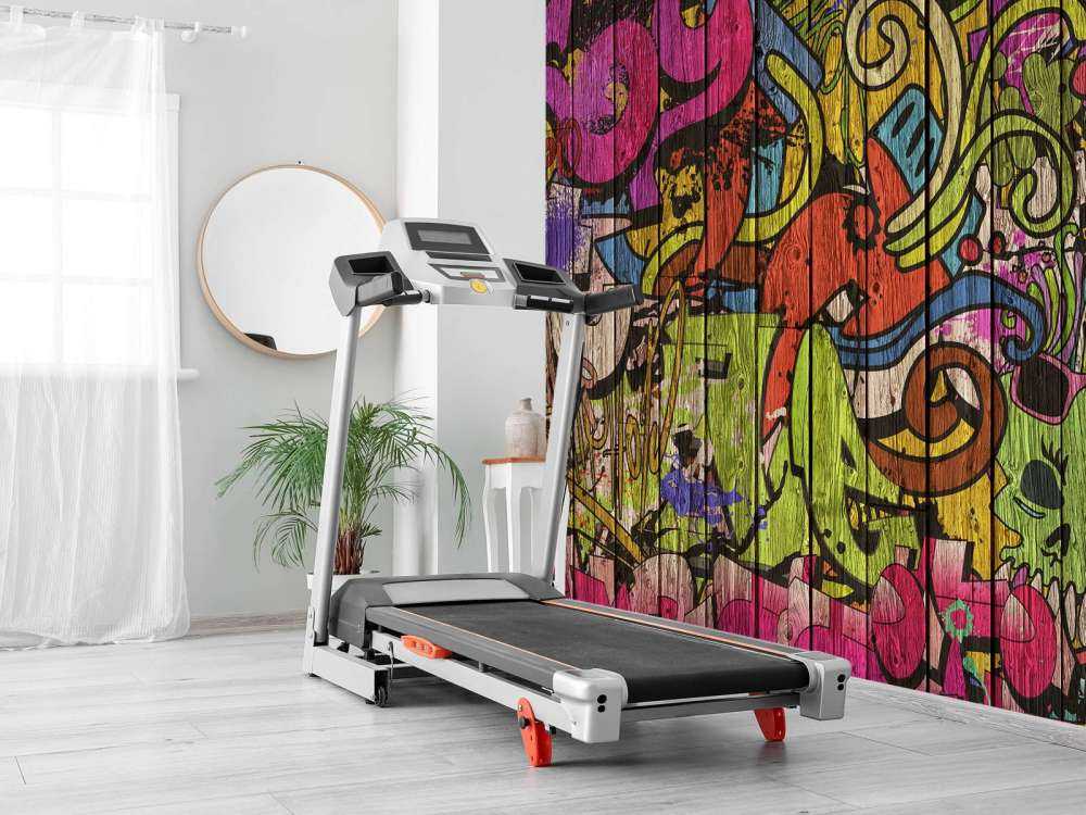 Uliczne graffiti na starym drewnie