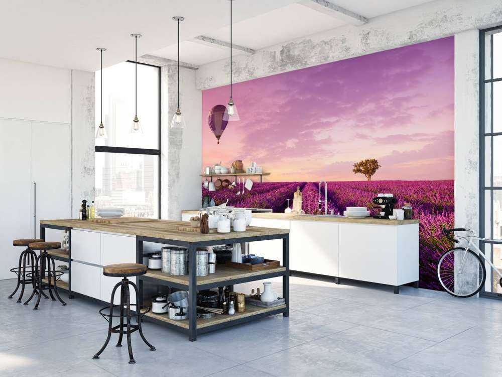 Lawendowe pole i balon na gorące powietrze