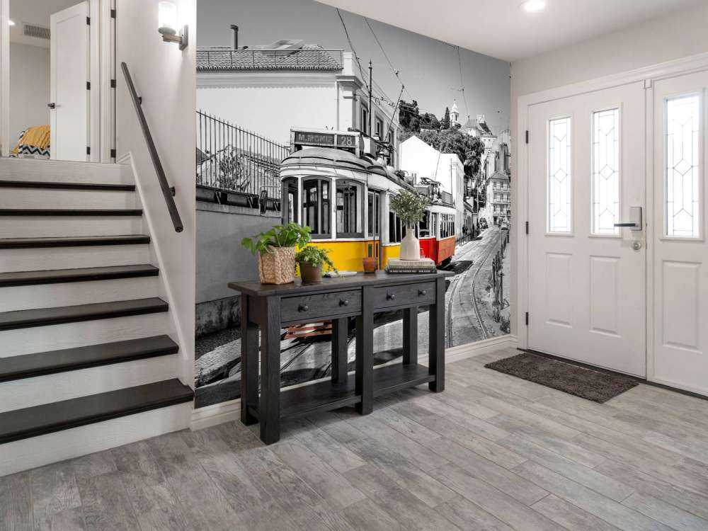 Żółty i czerwony tramwaj