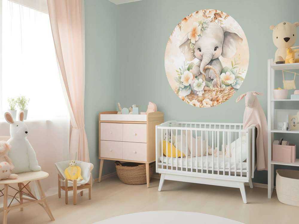 Cieniutki słoń w koszu kwiatów