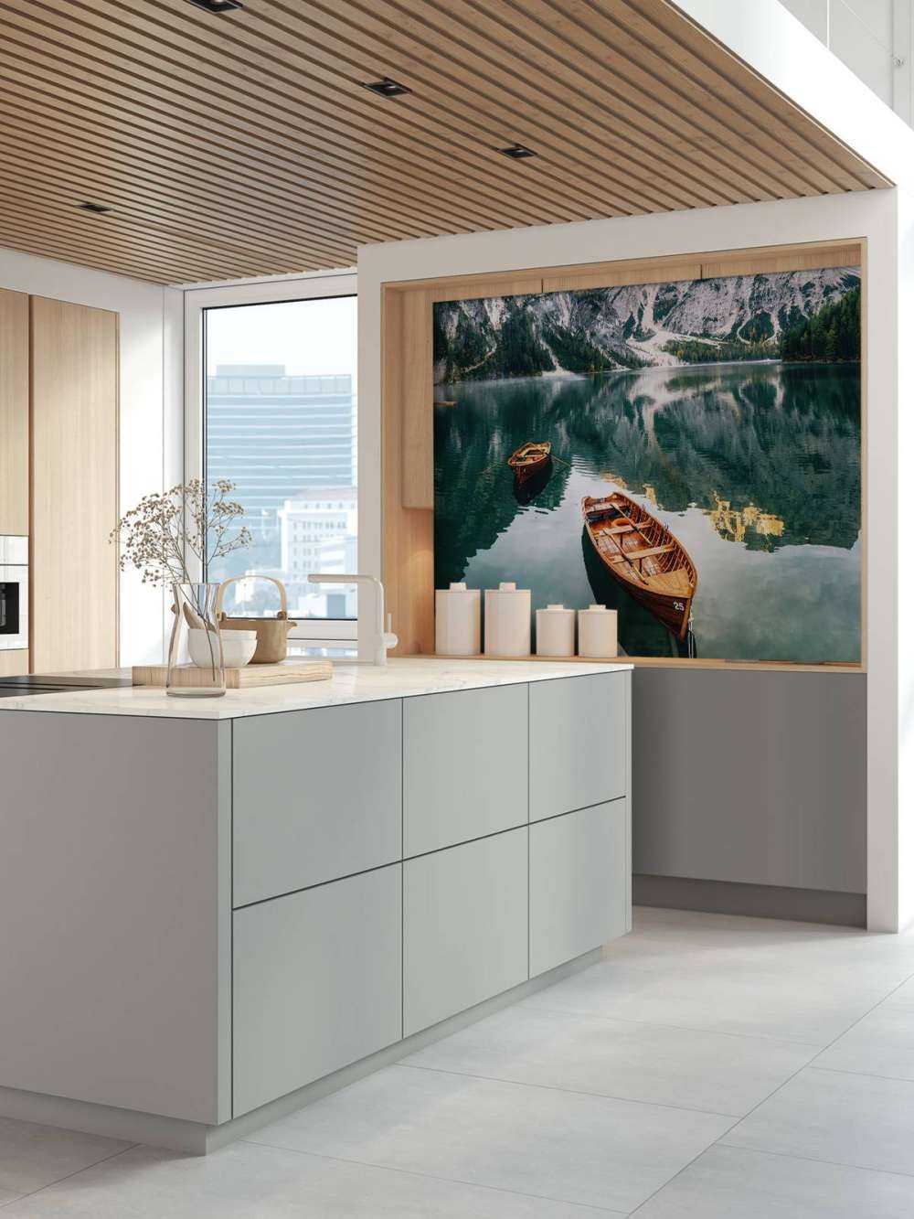 Łodzie we włoskim jeziorze