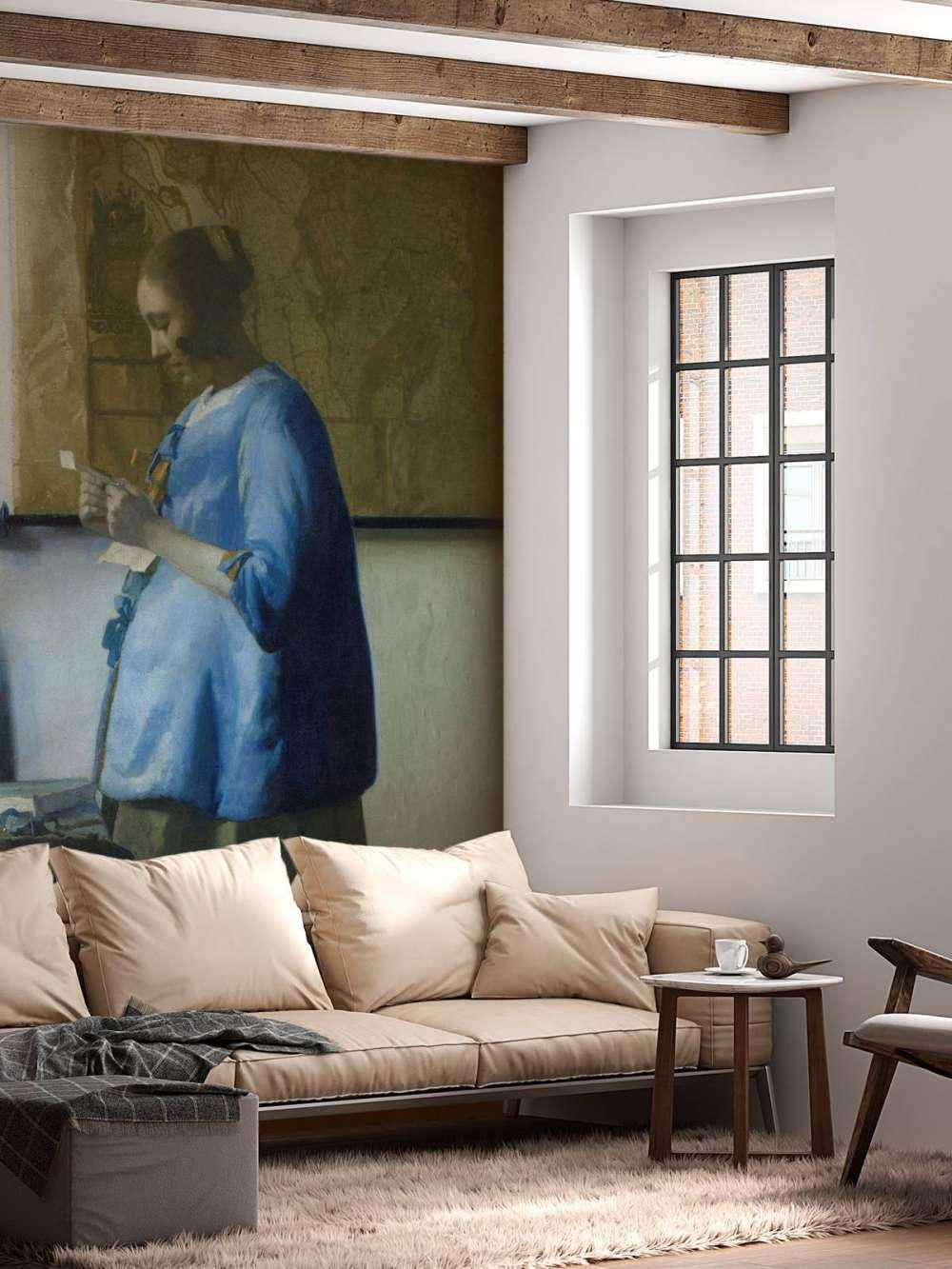 Kobieta czytająca list