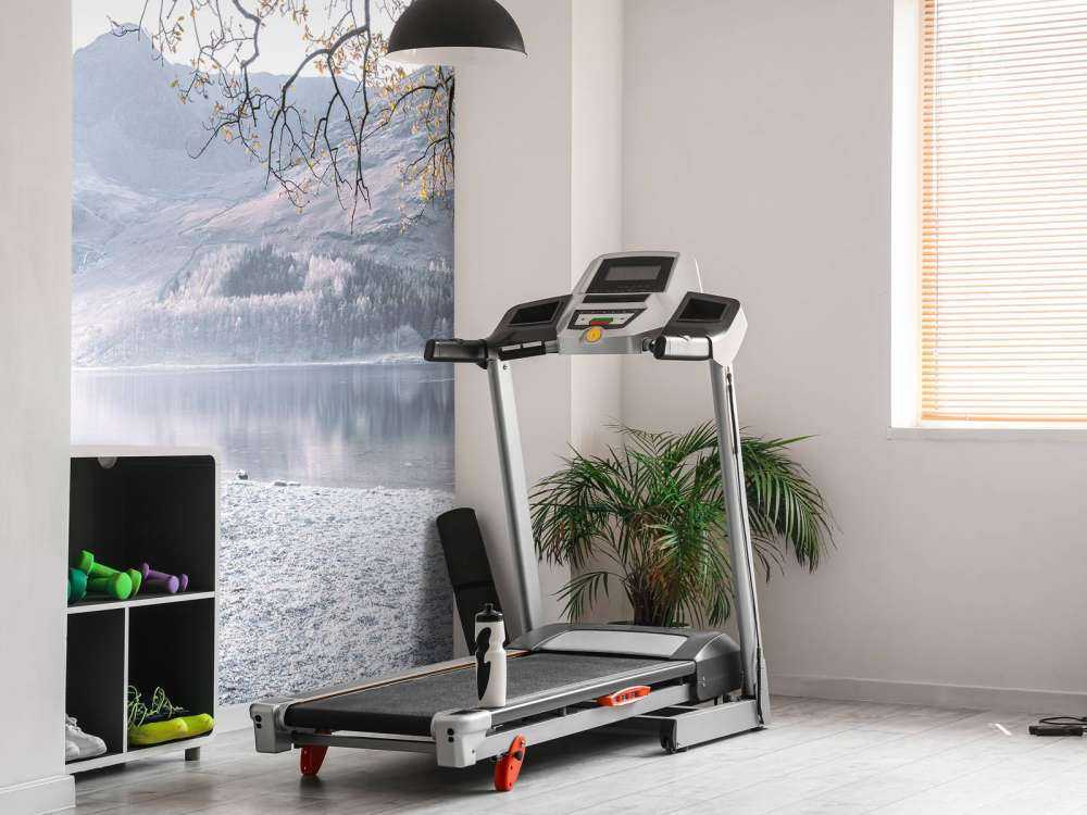 Ławka nad cichym jeziorem