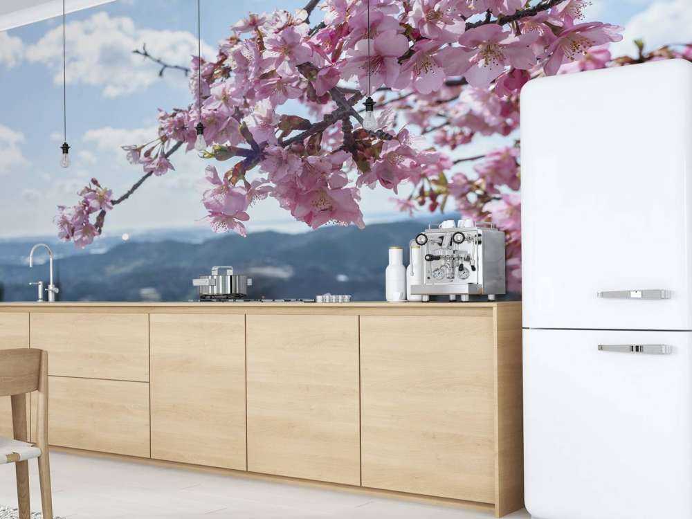 Kwiaty japońskie na tle gór