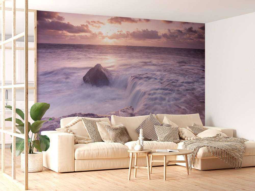 Dzikie morze o zachodzie słońca