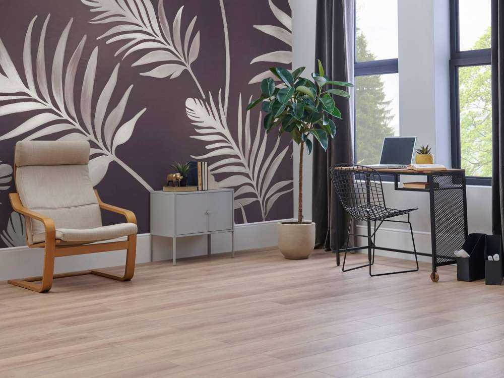 Złote Liście na Ciemnej Ziemi