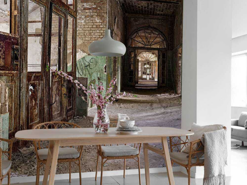 Klatka schodowa w opuszczonym budynku