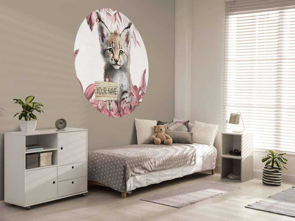 Mały ryś w dżungli różowy