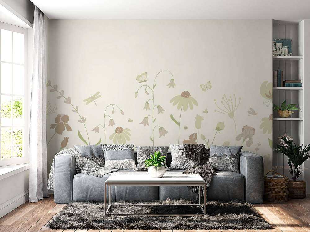 Wysokie pole kwiatowe z motylami w kolorze beżowym i starym różu