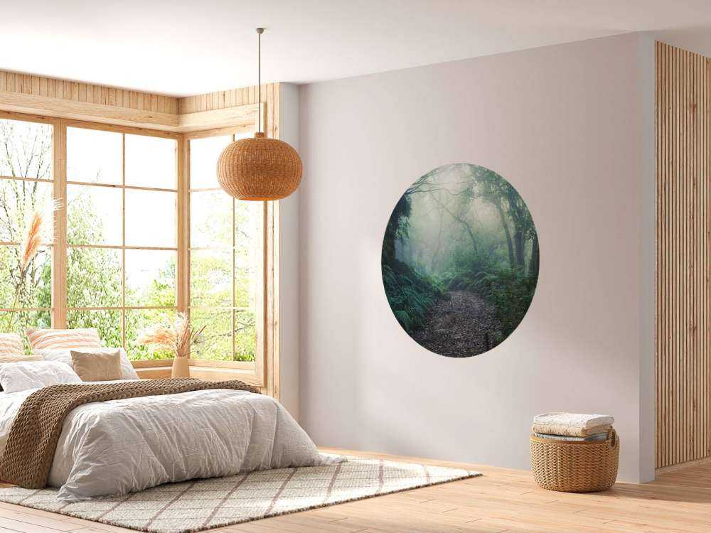 Zielony, mglisty las