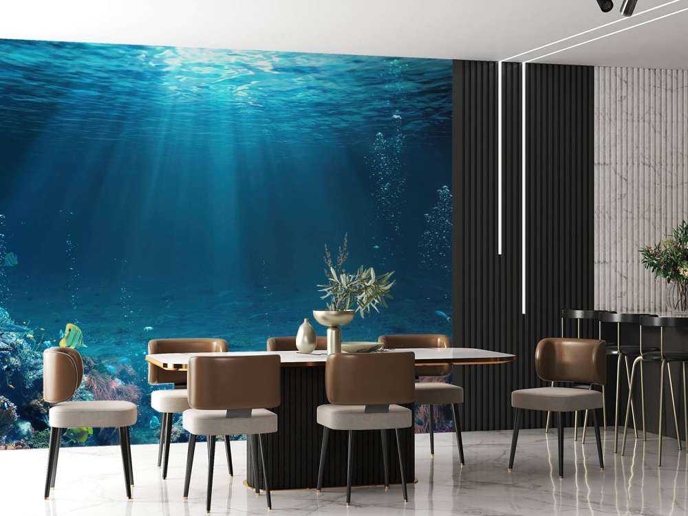 Promienie słońca przez wodę