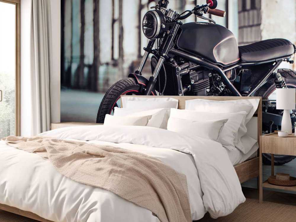 Matowy czarny motocykl