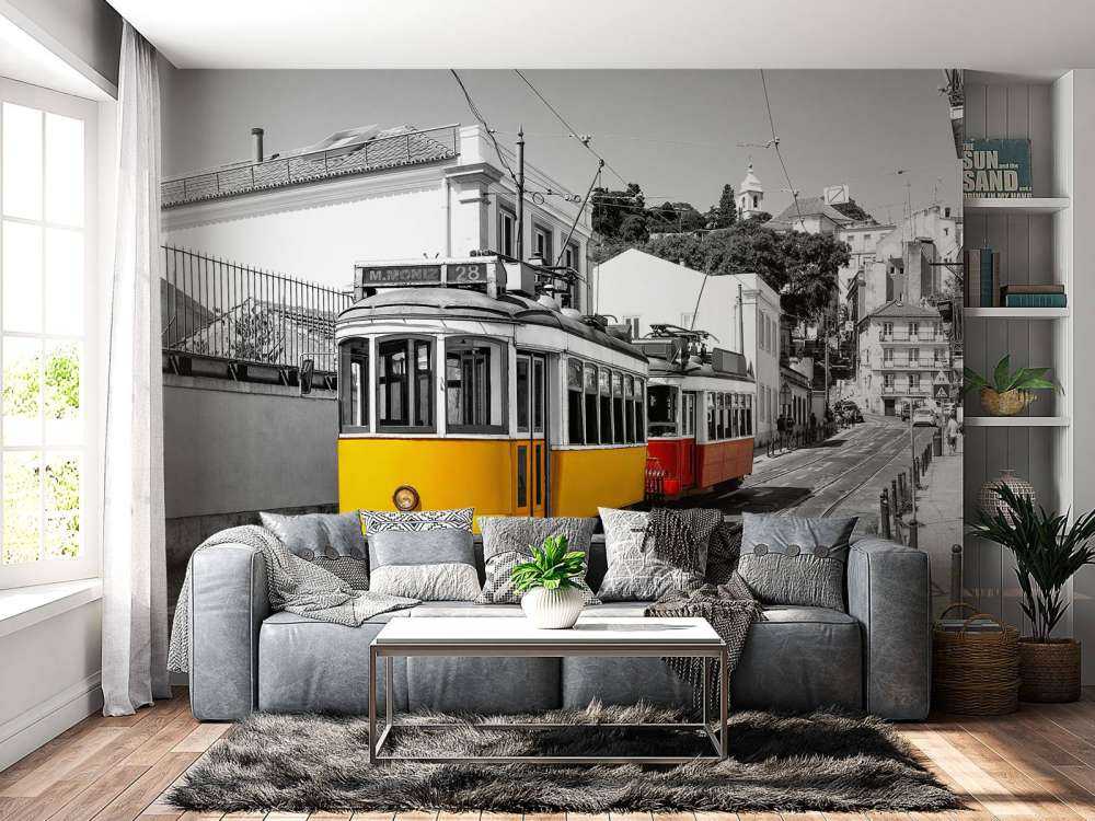 Żółty i czerwony tramwaj