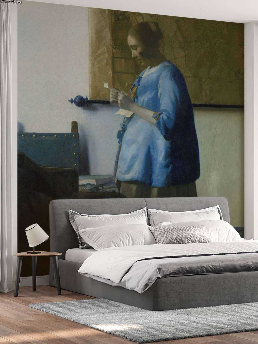 Kobieta czytająca list