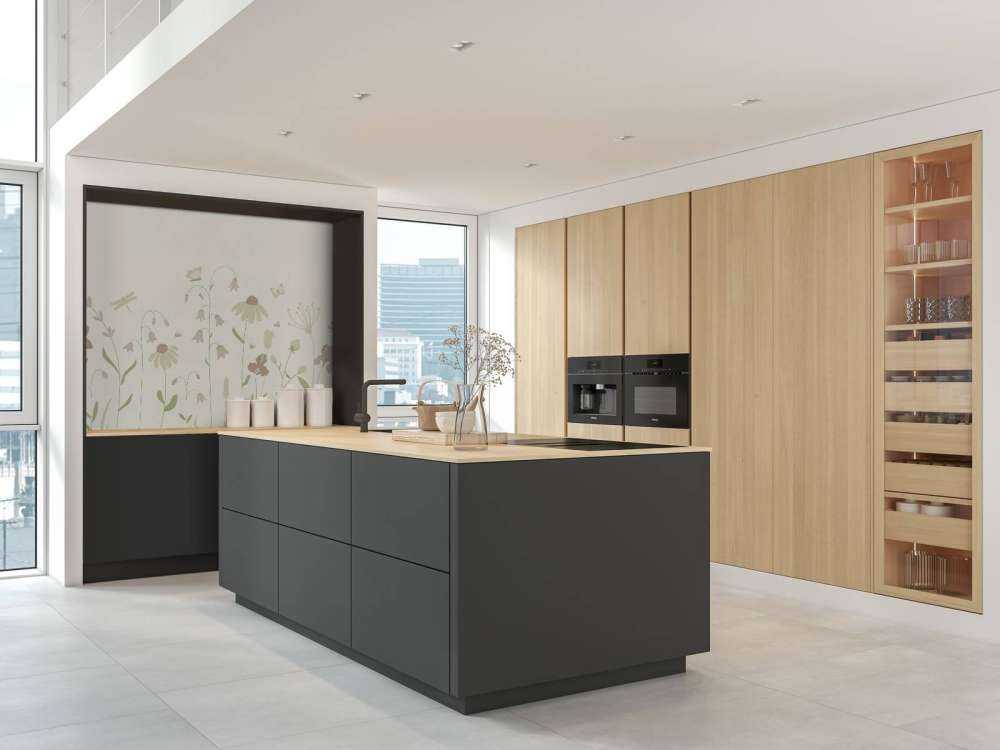 Wysokie pole kwiatowe z motylami w kolorze beżowym i starym różu