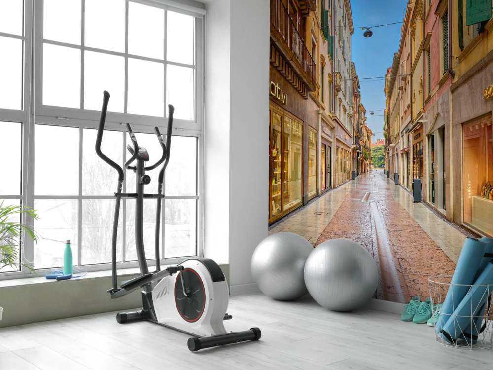 Ulica handlowa wczesnym rankiem