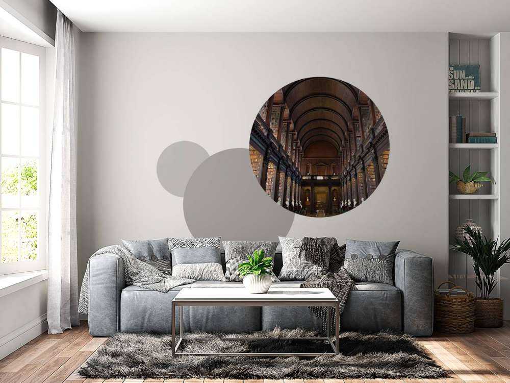 Klasyczna sala książkowa z łukami