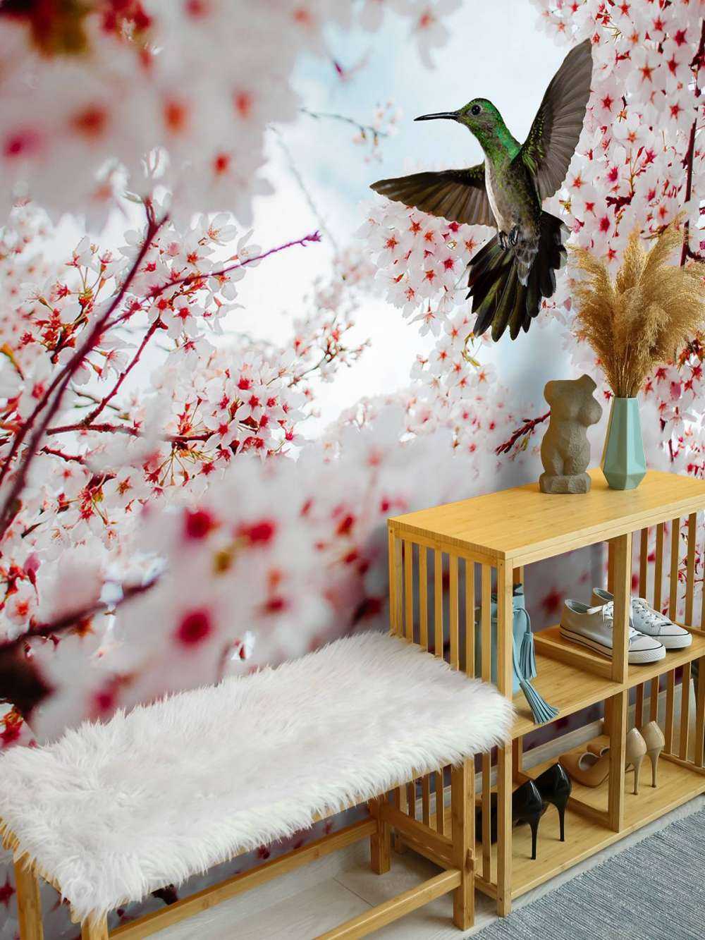 Koliber między kwiatami