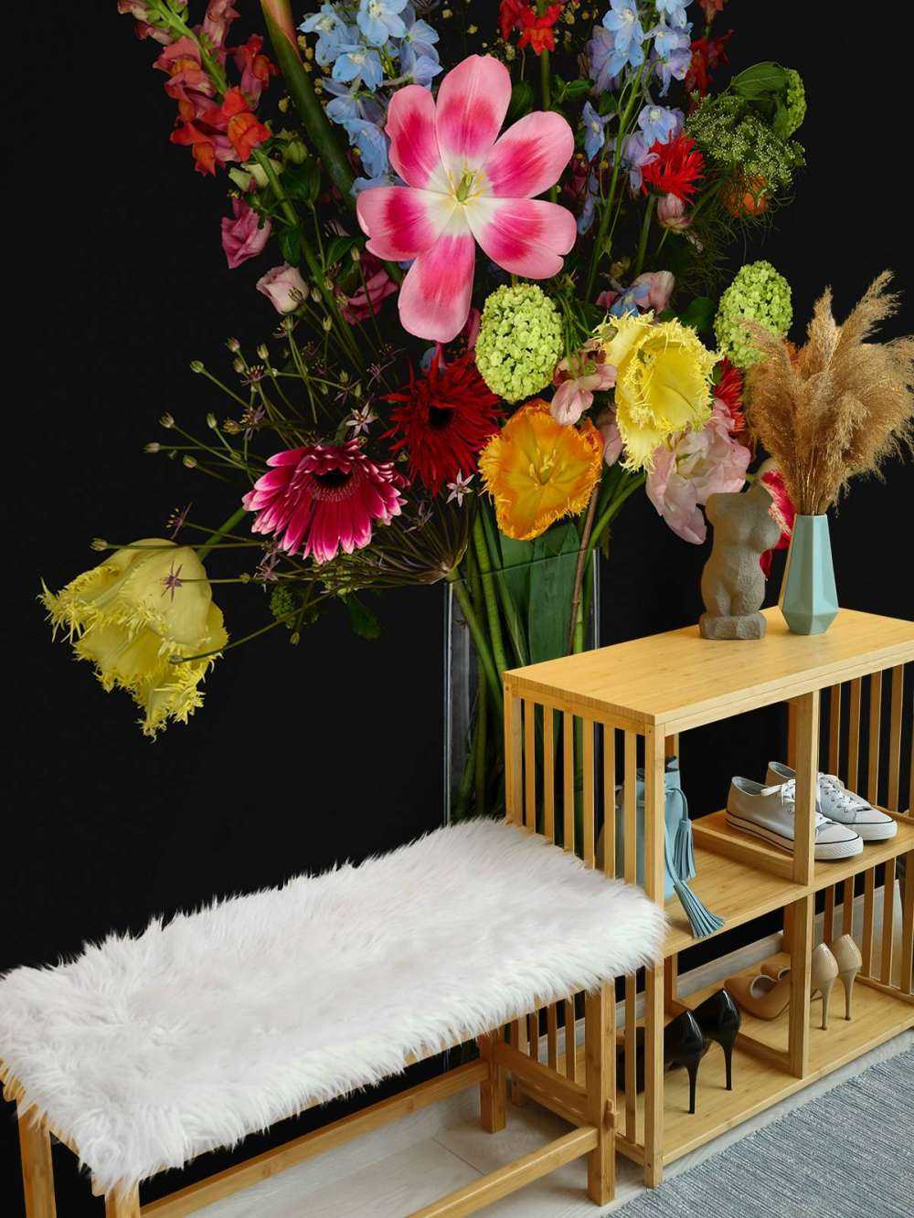 Bukiet kwiatów w szklanym wazonie