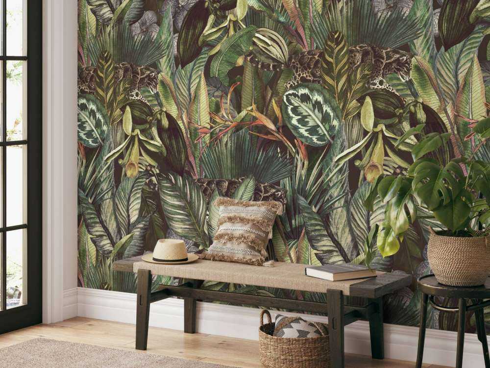 Lampart między liśćmi