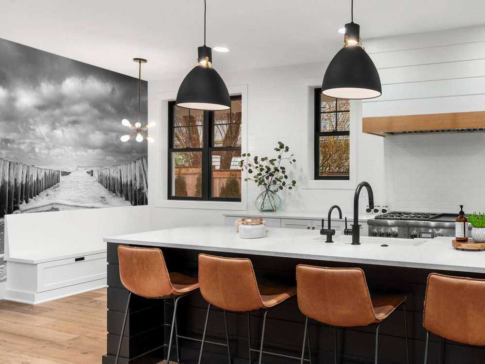 Niespokojne morze w czerni i bieli