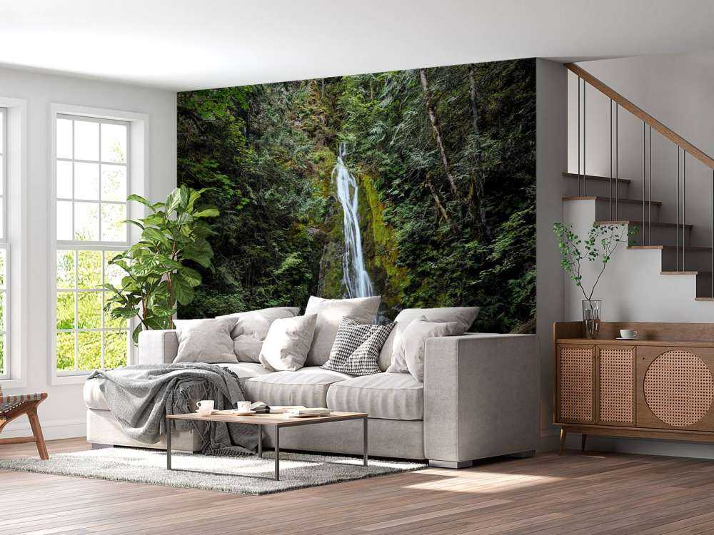 Wodospad w kolorowym otoczeniu 