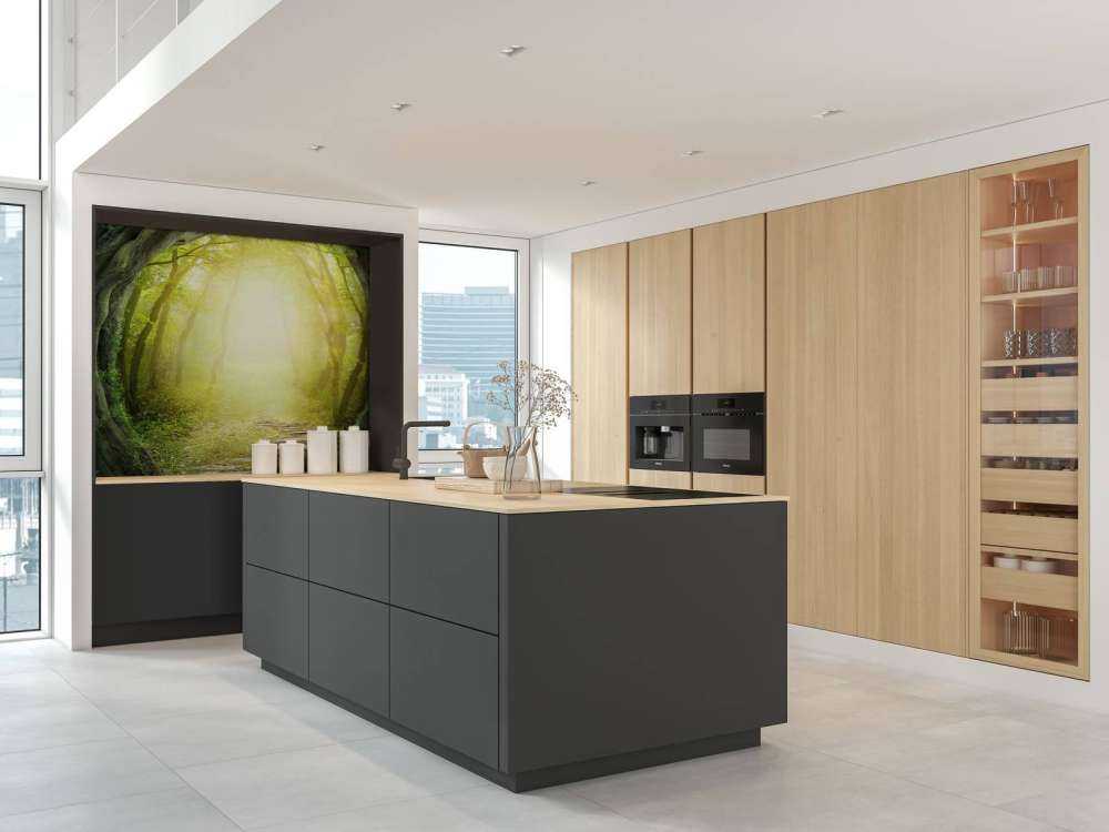 Kamienna ścieżka przez las