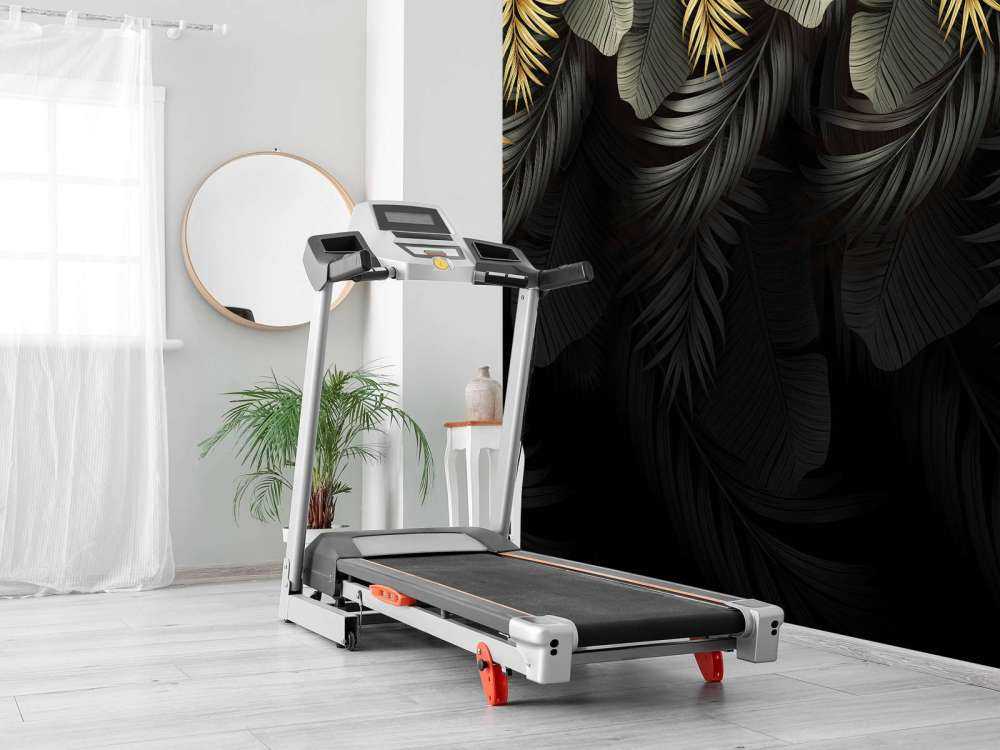 Liście na ciemnym tle