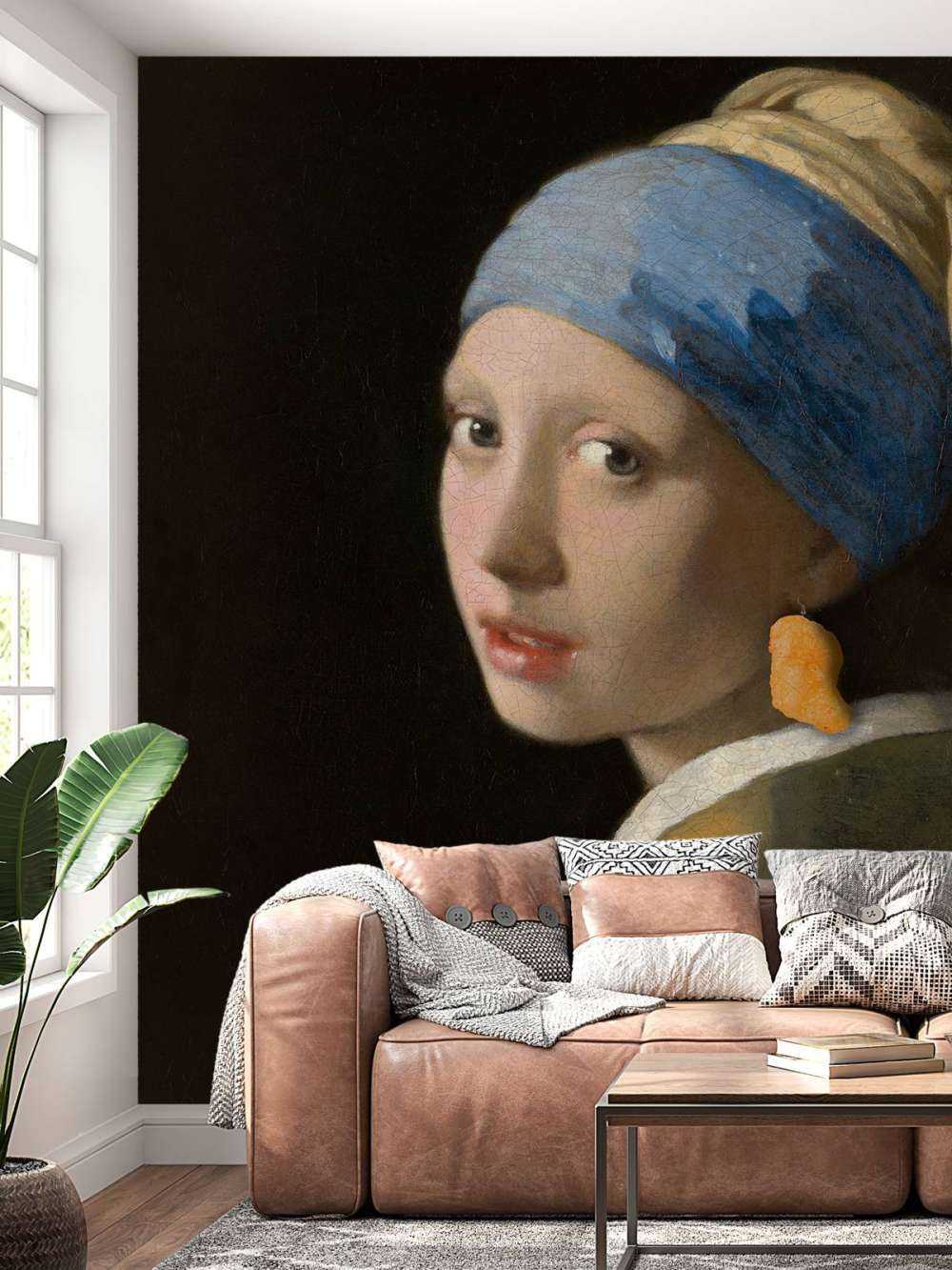 Dziewczyna z kawałkiem kurczaka