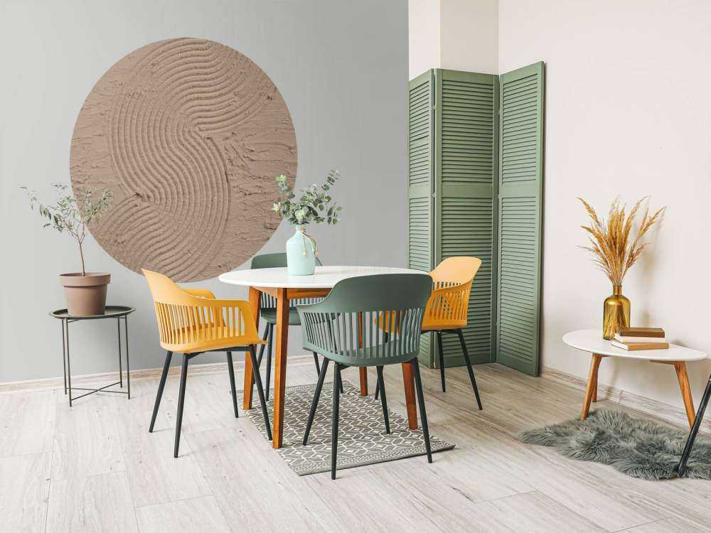 Organiczne linie i struktury obszycia w kolorze taupe