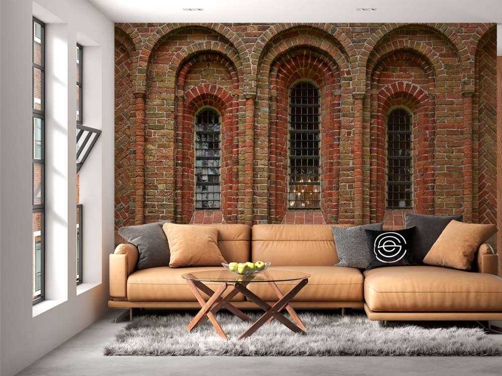 Mur z cegły z łukami i oknami