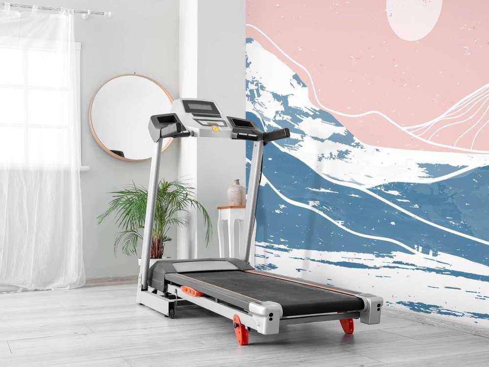 Zimowe góry na tle słońca