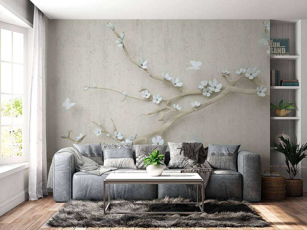 Gałązka z białymi kwiatami na drewnianym tle