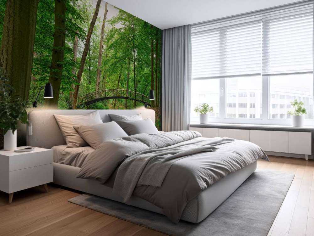 Most łukowy w lesie