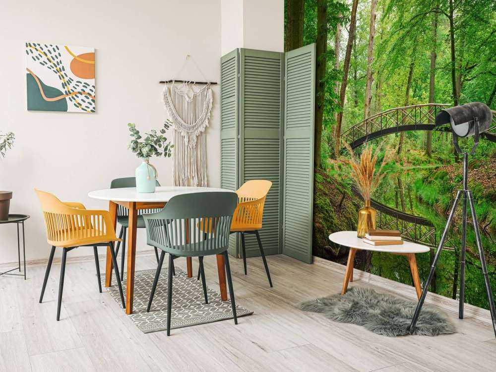 Most łukowy w lesie