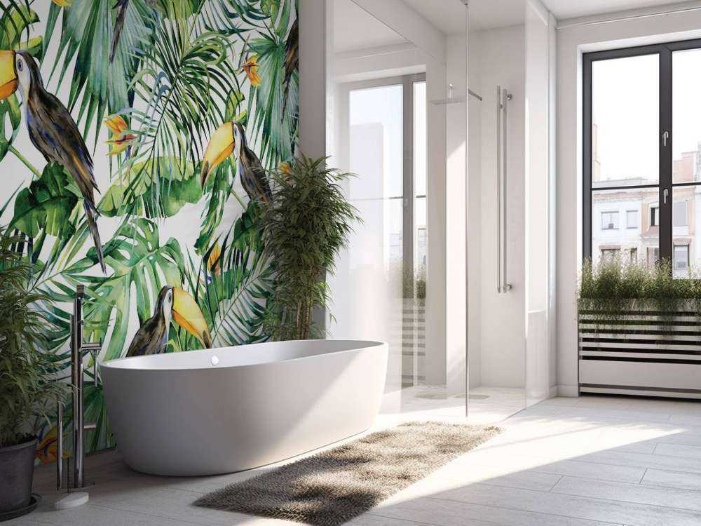 Tukan między liśćmi