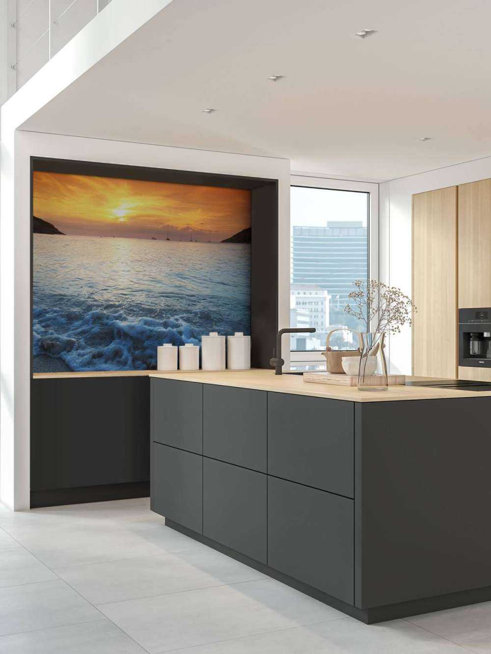 Niebieska plaża i zachód słońca