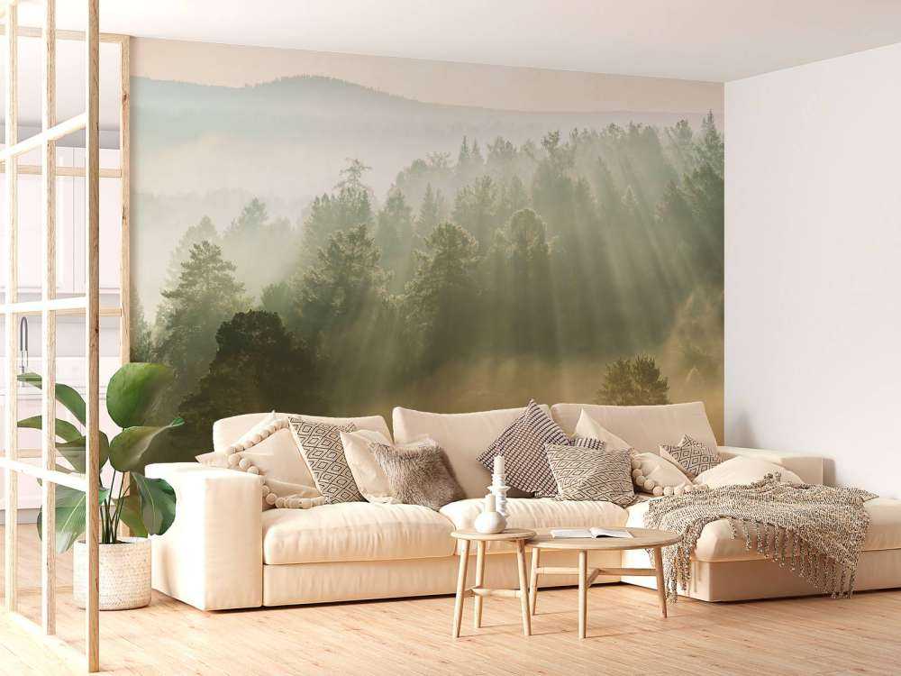 Wschód słońca między wzgórzami