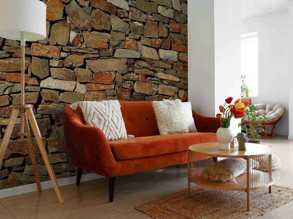 Ściana z nierównymi cegłami