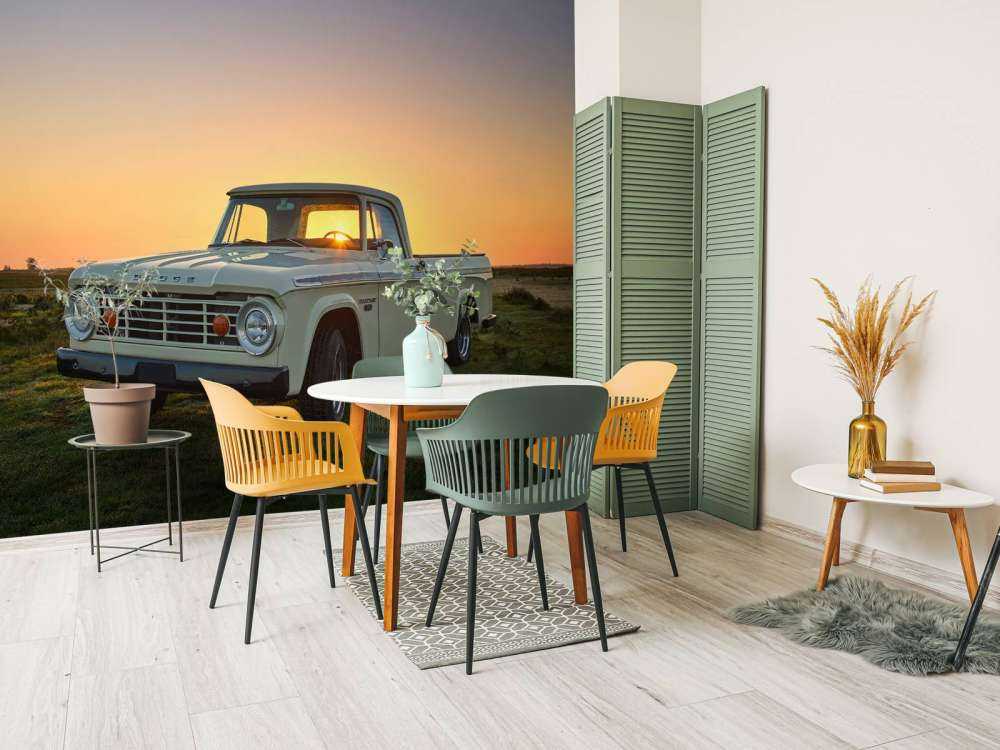 Dodge pickup o wschodzie słońca