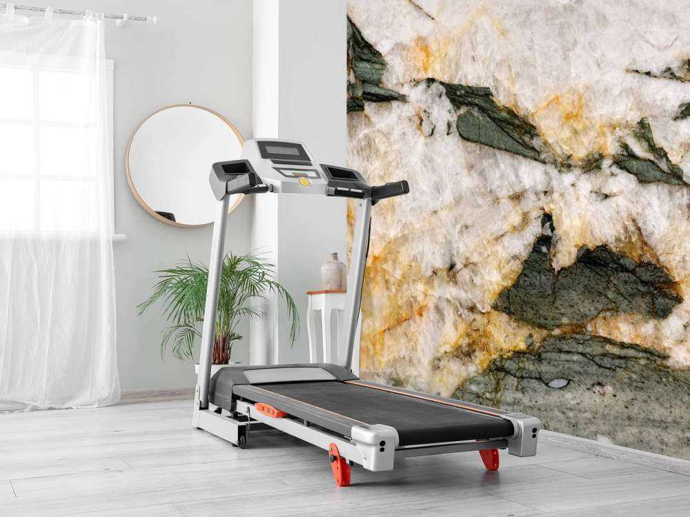 Biały marmur z zielonymi elementami