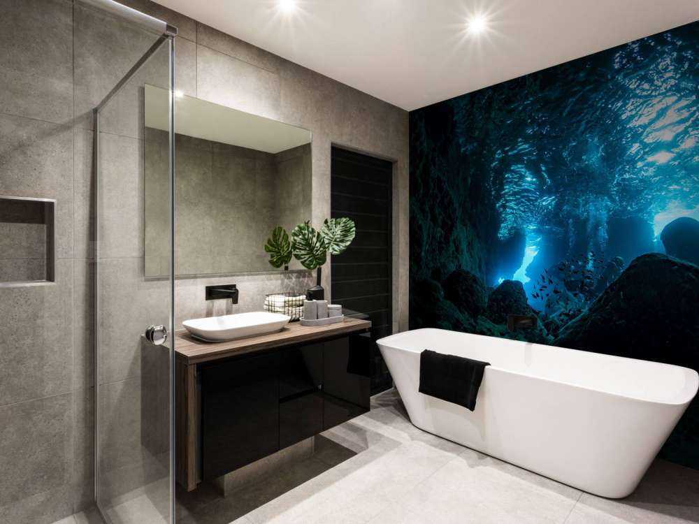 Promienie słoneczne w podwodnej jaskini