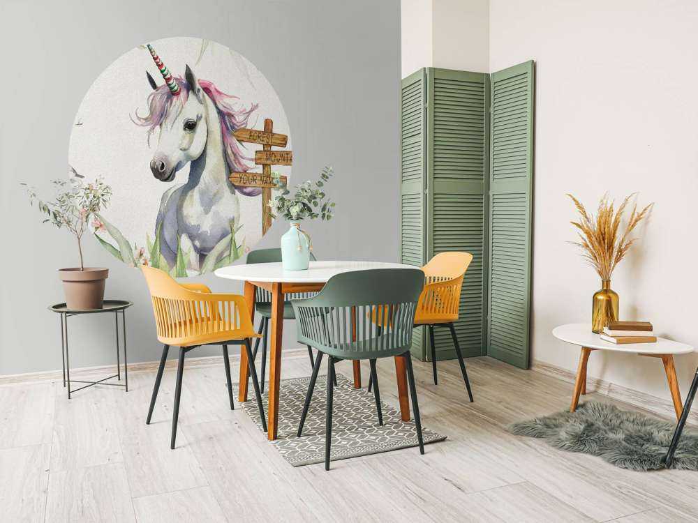 Mały jednorożec z roślinami