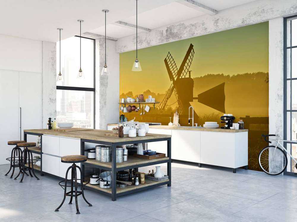 Młyn łąkowy o wschodzie słońca