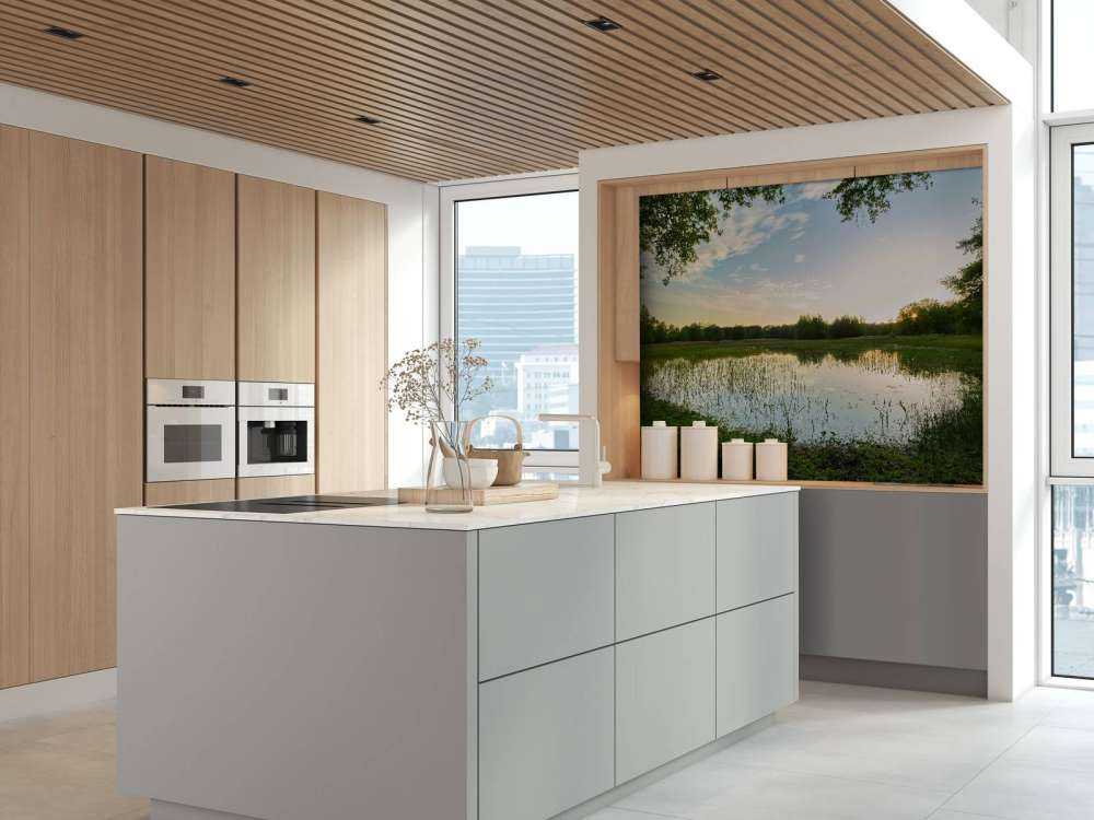 Zachód słońca w lesie