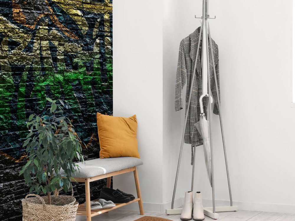 Graffiti na czarnych cegłach